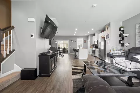 Entry Way - 47 Nicholas Dr E, Des Plaines, IL 60016 photo 1 of 3