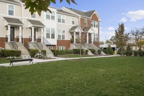 Exterior - 47 Nicholas Dr E, Des Plaines, IL 60016 photo 1 of 4