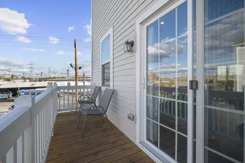 Exterior - 47 Nicholas Dr E, Des Plaines, IL 60016 photo 2 of 4