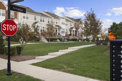 View/Area - 47 Nicholas Dr E, Des Plaines, IL 60016 photo 2 of 2