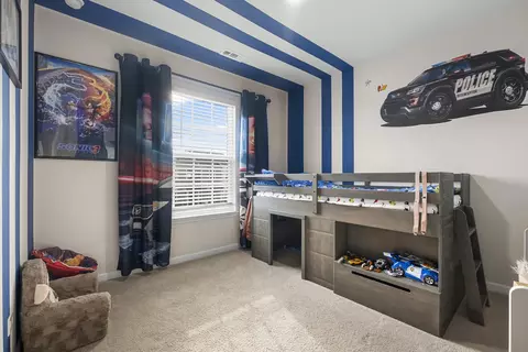 Bedroom - 47 Nicholas Dr E, Des Plaines, IL 60016 photo 2 of 4