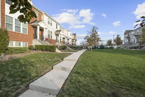 Exterior - 47 Nicholas Dr E, Des Plaines, IL 60016 photo 4 of 4