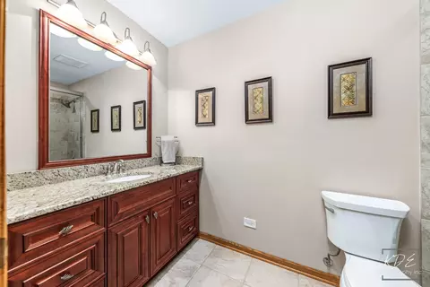 Bath - 1517 Hampton Ct, Naperville, IL 60565 photo 4 of 4