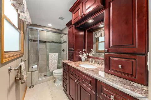 Bath - 1517 Hampton Ct, Naperville, IL 60565 photo 2 of 4