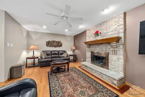 Living - 1517 Hampton Ct, Naperville, IL 60565 photo 4 of 4