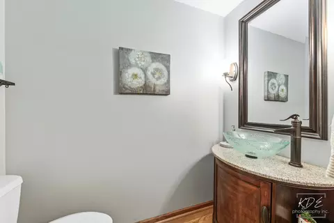 Bath - 1517 Hampton Ct, Naperville, IL 60565 photo 1 of 4
