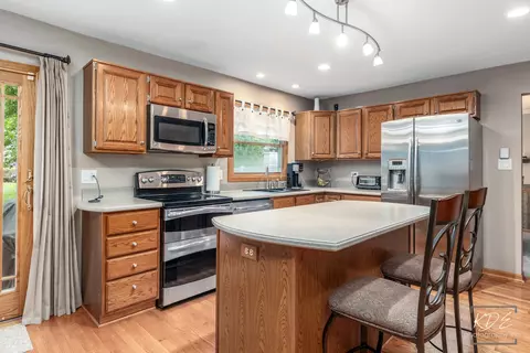 Kitchen - 1517 Hampton Ct, Naperville, IL 60565 photo 2 of 3