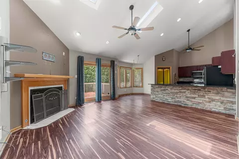 Living - 230 Lakeview Ct, Steger, IL 60475 photo 9 of 10
