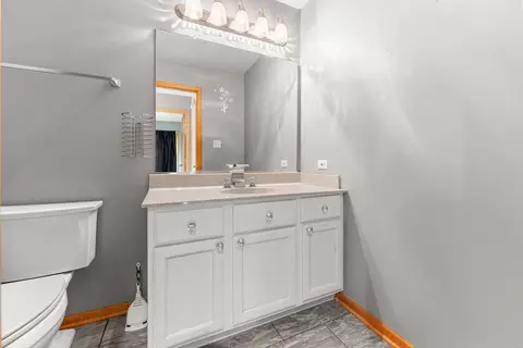 Bath - 230 Lakeview Ct, Steger, IL 60475 photo 1 of 5