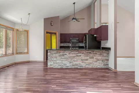 Living - 230 Lakeview Ct, Steger, IL 60475 photo 5 of 10