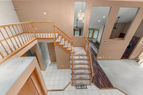 Entry Way - 230 Lakeview Ct, Steger, IL 60475 photo 2 of 2