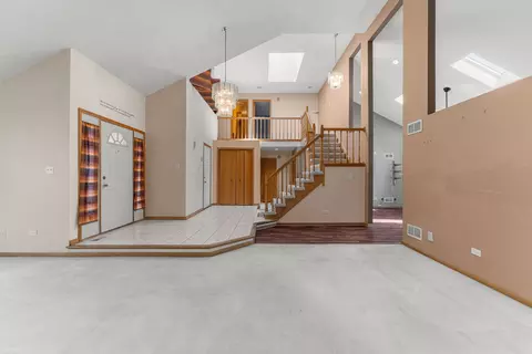 Living - 230 Lakeview Ct, Steger, IL 60475 photo 3 of 10