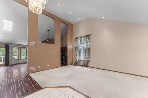 Living - 230 Lakeview Ct, Steger, IL 60475 photo 2 of 10