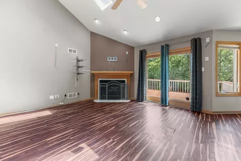 Living - 230 Lakeview Ct, Steger, IL 60475 photo 8 of 10
