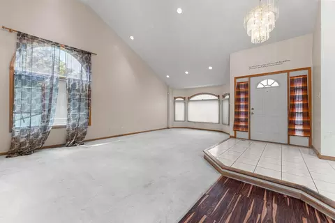 Living - 230 Lakeview Ct, Steger, IL 60475 photo 10 of 10