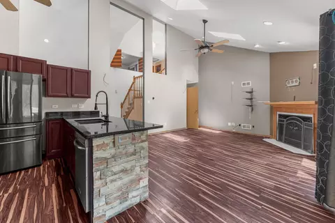 Living - 230 Lakeview Ct, Steger, IL 60475 photo 4 of 10