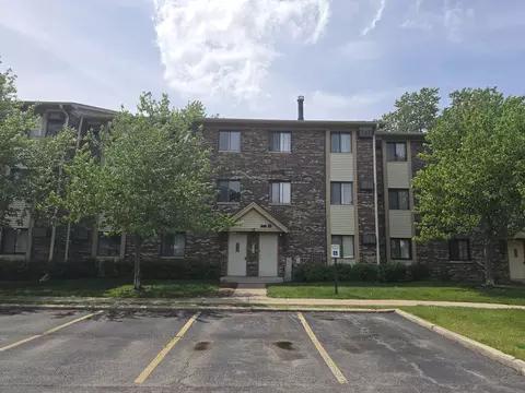 12 Parkside Ct #10, Vernon Hills, IL 60061