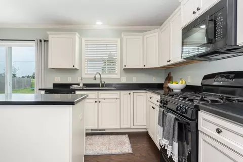Kitchen - 1135 Duck Horn Dr, Normal, IL 61761 photo 2 of 4