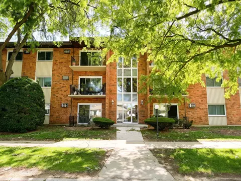 9723 S Keeler Ave #308, Oak Lawn, IL 60453