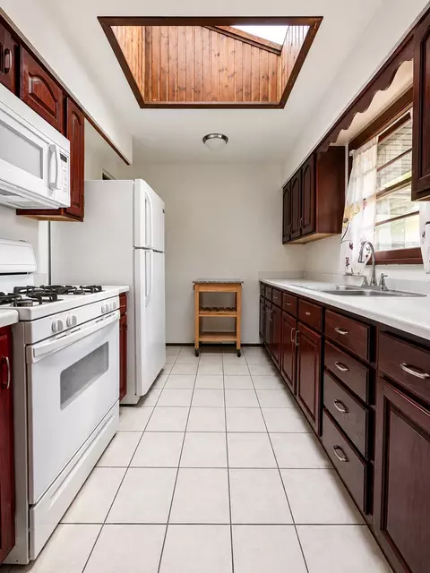 Kitchen - 2295 177th St, Lansing, IL 60438 photo 1 of 2