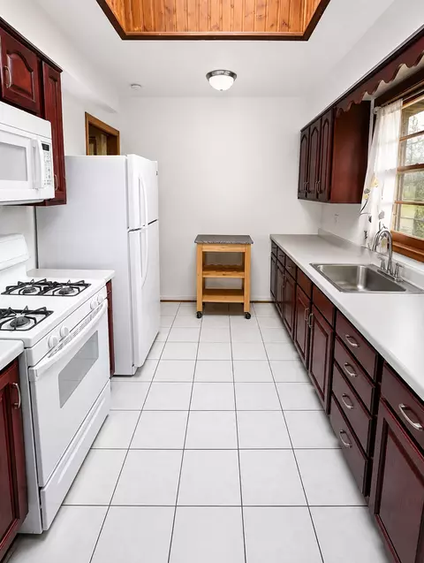 Kitchen - 2295 177th St, Lansing, IL 60438 photo 2 of 2