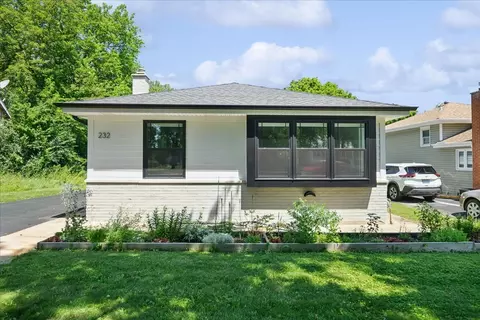 232 E 55th St, Westmont, IL 60559