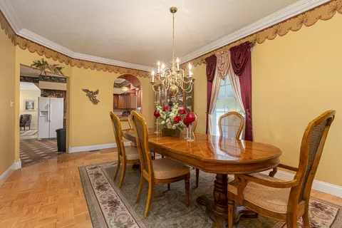 Dining - 4600 Ava Rd, Murphysboro, IL 62966 photo 4 of 5