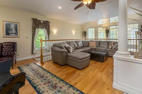 Living - 4600 Ava Rd, Murphysboro, IL 62966 photo 4 of 5