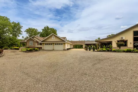 Exterior - 4600 Ava Rd, Murphysboro, IL 62966 photo 5 of 25