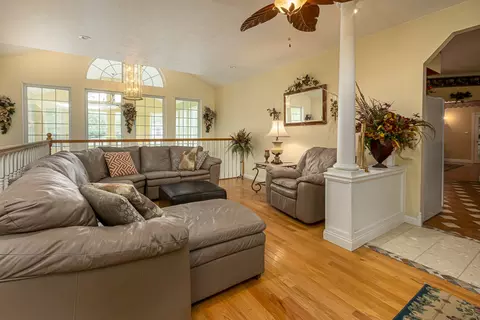 Living - 4600 Ava Rd, Murphysboro, IL 62966 photo 5 of 5