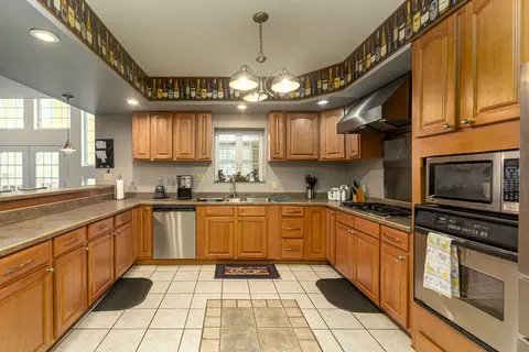 Kitchen - 4600 Ava Rd, Murphysboro, IL 62966 photo 3 of 8