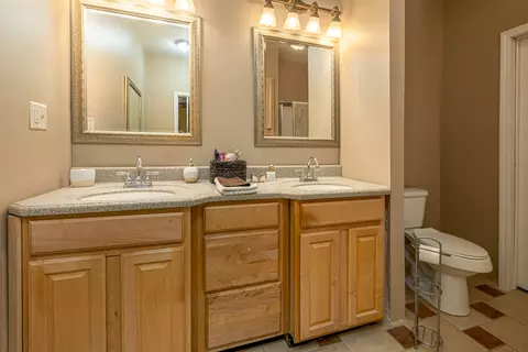 Bath - 4600 Ava Rd, Murphysboro, IL 62966 photo 2 of 7