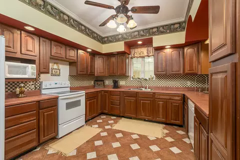 Kitchen - 4600 Ava Rd, Murphysboro, IL 62966 photo 5 of 8