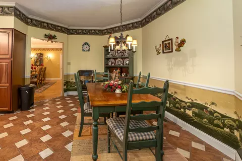 Dining - 4600 Ava Rd, Murphysboro, IL 62966 photo 3 of 5