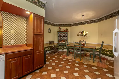 Dining - 4600 Ava Rd, Murphysboro, IL 62966 photo 5 of 5