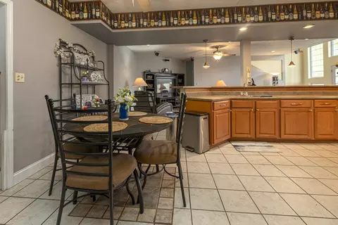 Dining - 4600 Ava Rd, Murphysboro, IL 62966 photo 1 of 5