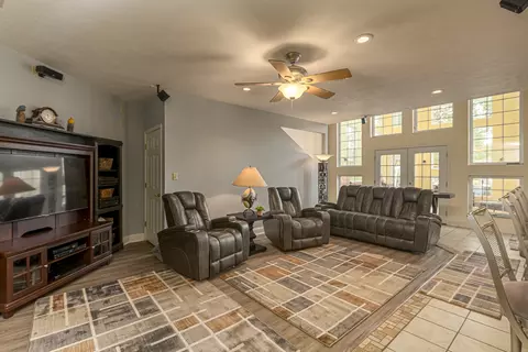 Living - 4600 Ava Rd, Murphysboro, IL 62966 photo 3 of 5