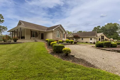 Exterior - 4600 Ava Rd, Murphysboro, IL 62966 photo 3 of 25