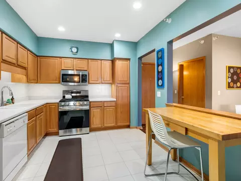 Kitchen - 1675 Mill St #506, Des Plaines, IL 60016 photo 2 of 2
