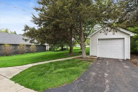 Exterior - 1631 Park St, Mchenry, IL 60050 photo 4 of 6