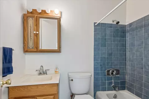 Bath - 1631 Park St, Mchenry, IL 60050 photo 1 of 2