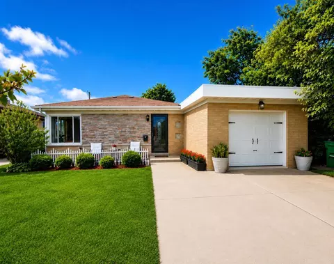 1520 Oakton St, Park Ridge, IL 60068