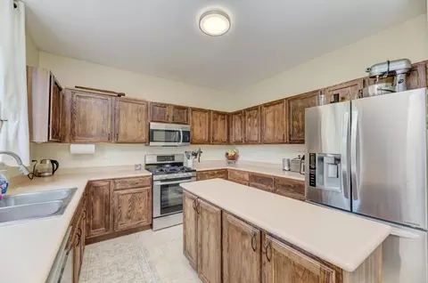 Kitchen - 567 Declaration Ln, Aurora, IL 60502 photo 3 of 5