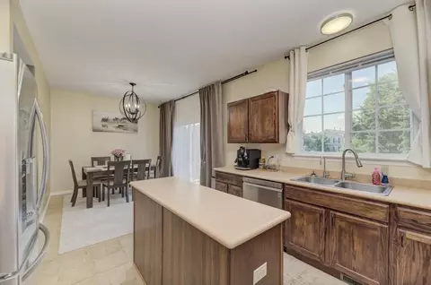 Kitchen - 567 Declaration Ln, Aurora, IL 60502 photo 5 of 5
