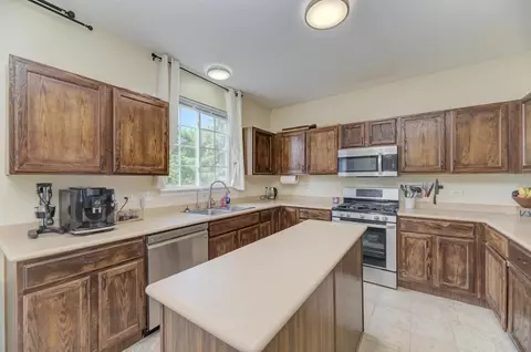 Kitchen - 567 Declaration Ln, Aurora, IL 60502 photo 2 of 5