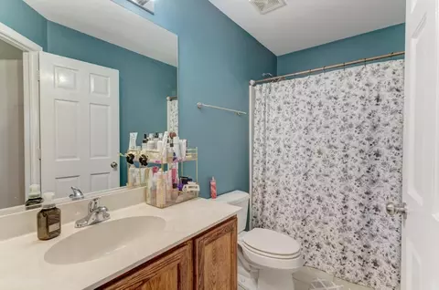 Bath - 567 Declaration Ln, Aurora, IL 60502 photo 3 of 3