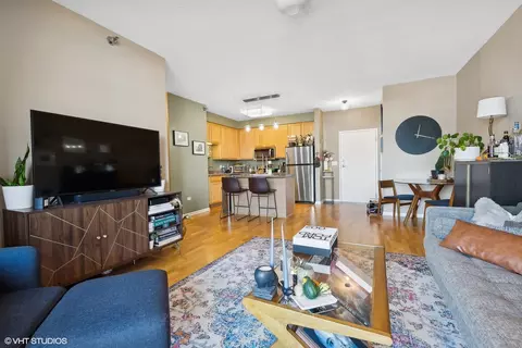 Living - 1134 W Granville Ave #1017, Chicago, IL 60660 photo 2 of 2