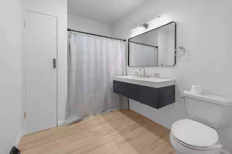Bath - 535 E Turner Ave, Roselle, IL 60172 photo 1 of 2