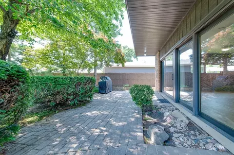 Exterior - 535 E Turner Ave, Roselle, IL 60172 photo 3 of 8