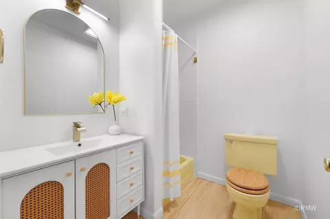 Bath - 535 E Turner Ave, Roselle, IL 60172 photo 2 of 2
